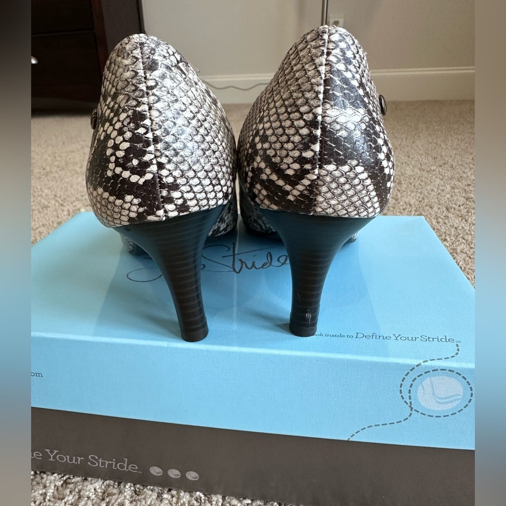 Life Stride Star Too pumps, Soft System, Animal Print, Size 9.5, EUC, with box - Picture 2 of 5
